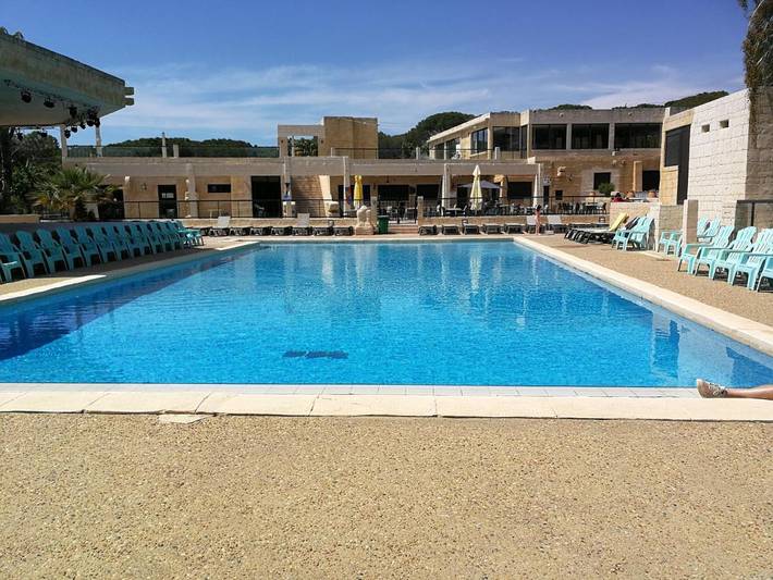 Camping pour 6 personnes, avec jardin et bassin pour enfant ainsi que jacuzzi et piscine à Le Muy - 3