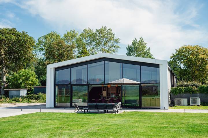Villa for 8 people, with yard and terrace in South Holland