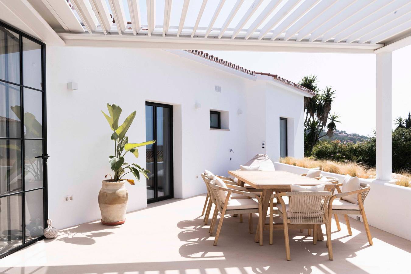 Villa 'Pura Vida San Roque' com vista para o mar, Wi-Fi e ar condicionado in San Roque, Cádis Província