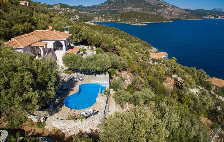 Διαμονή για διακοπές για 10 άτομα στα Σύβοτα (Λευκάδα)