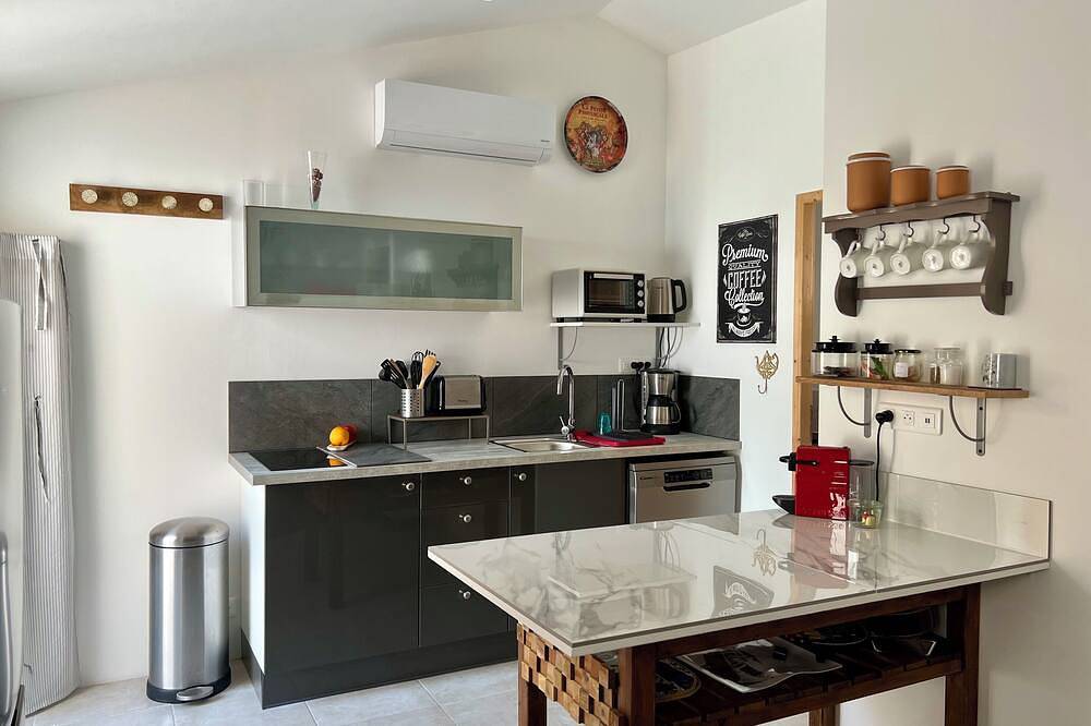 L'Ecrin de Mérindol, a haven of peace in the heart of the village in Mérindol, Parque natural regional del Luberon