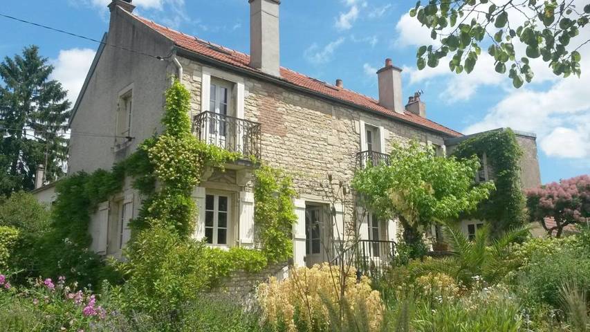 Maison d’hôte pour 2 personnes, avec Terrasse ainsi que Jardin et Vue à Dijon