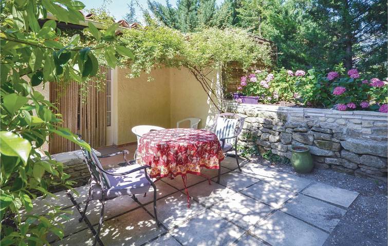 Location de vacances pour 2 personnes, avec terrasse et piscine à Crillon-le-Brave - 2