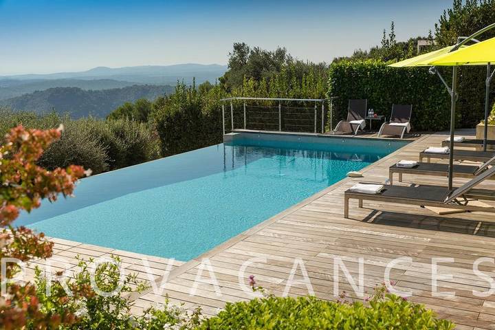 Villa pour 8 personnes, avec jardin et piscine