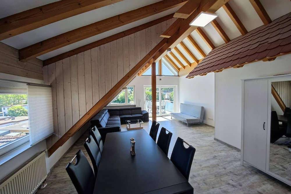 Ganze Wohnung, 3Zkb 130\"Laser Projektor Sound Balkon 2 Stellplätze in Waldbronn, Nordschwarzwald