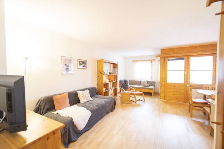 Ganze Wohnung, Chasa Trais Fluors: Gemütliche 2.5-Zimmerwohnung in Ardez in Ardez, Unterengadin