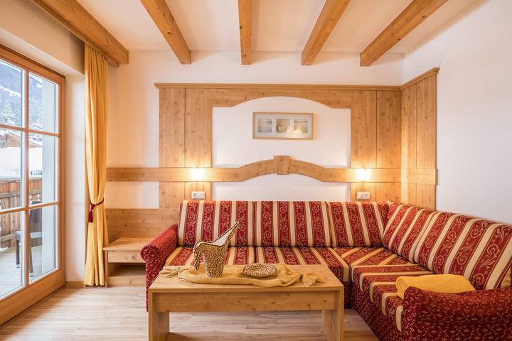 Gîte pour 6 personnes, avec balcon et jardin dans San Giacomo