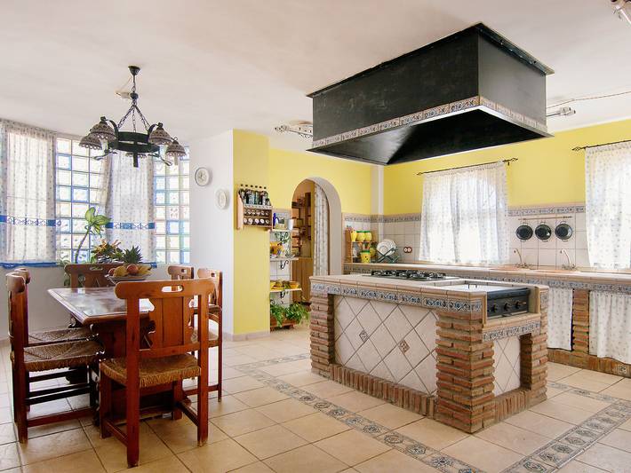 Apartamento para 12 personas, con balcón y jardín en Torre de Benagalbón