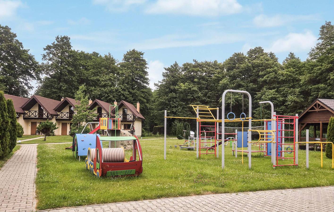 Ferienhaus für 4 Personen mit Terrasse in Granica Łazy, Powiat Koszaliński