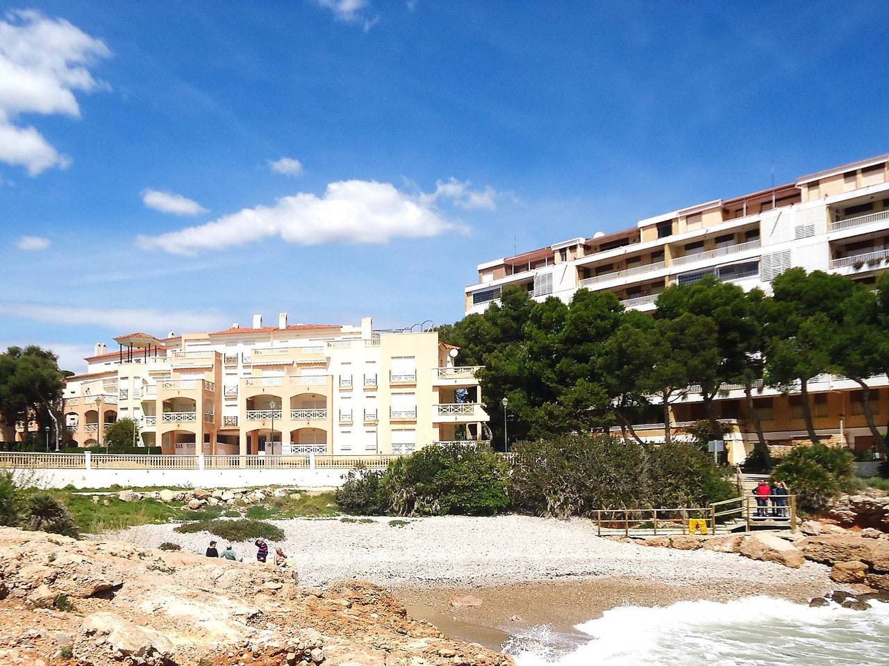 Entire apartment, Bright Apartment in Peñiscola for 6 with Pool and Ac in Peñiscola, Costa del Azahar