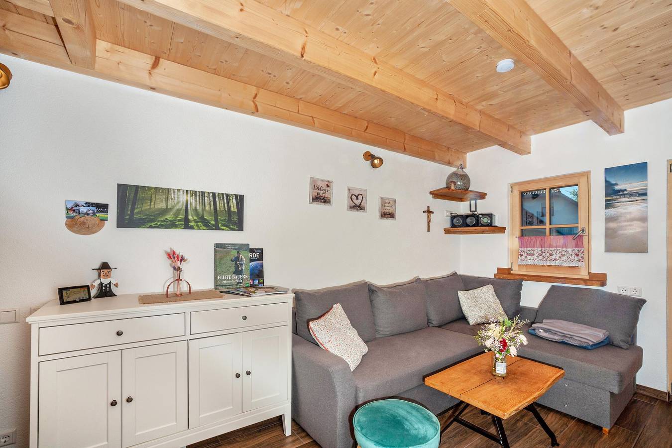 Holiday Home 'Naturhäusle Oberschwaben' with Mountain View, Private Terrace & Wi-Fi in Ebersbach-Musbach, Region Bodensee-Oberschwaben