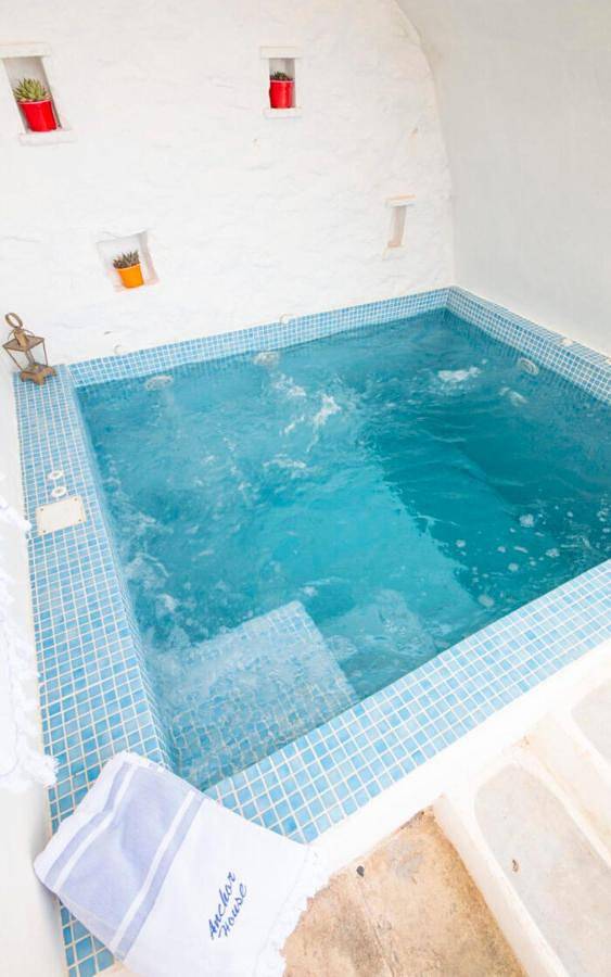 Chambre d’hôte pour 2 personnes, avec jardin et jacuzzi, animaux acceptés dans Symi - 3