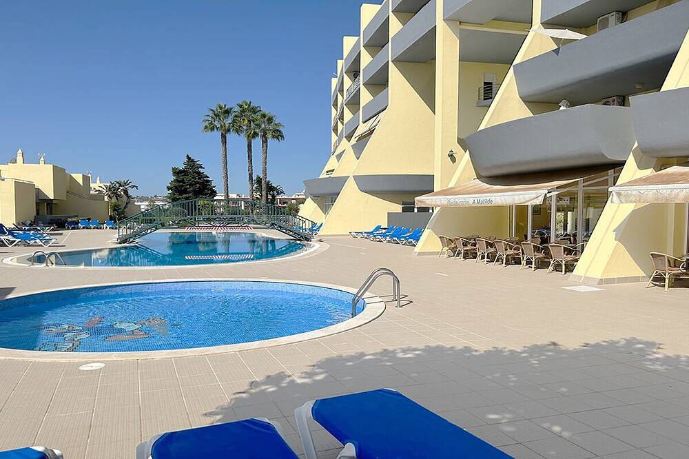 Ganze Wohnung, Condominium do Mar is a popular resort a few minutes walk to the Marina da Lagos in São Sebastião, Lagos