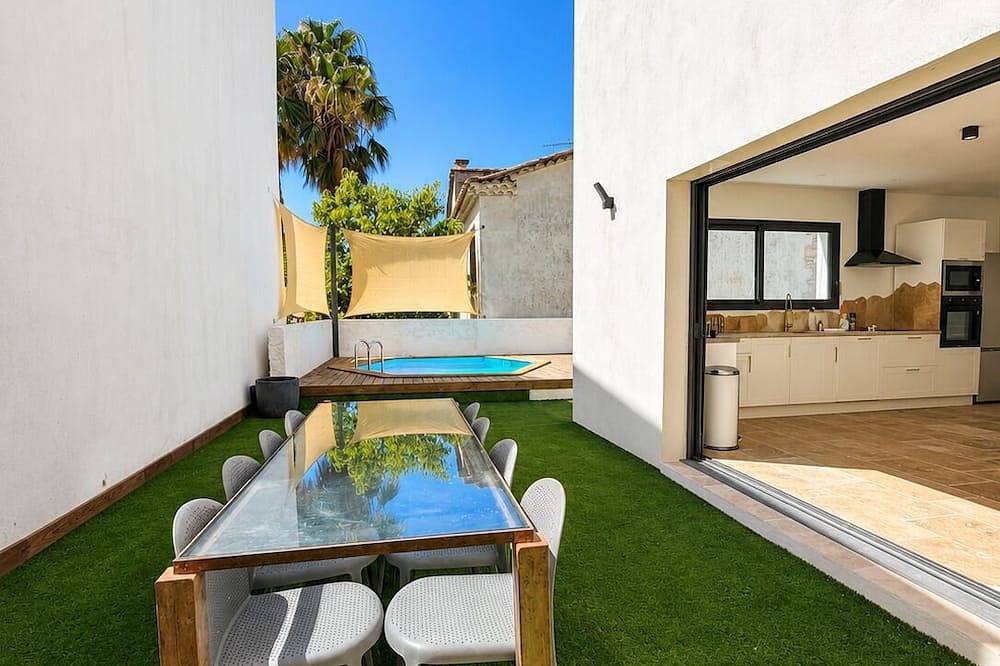 New villa with a private pool • 3 bedrooms with private bathrooms in Clarensac, Region de Nimes