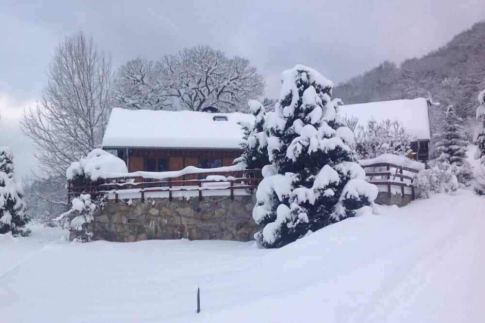 Schönes komfortables Chalet, isoliert, Höhe 900m, freie Sicht auf die Gipfel, 2 Hektar großer Park in Saint-Martin-d'Uriage, Nationalpark Écrins