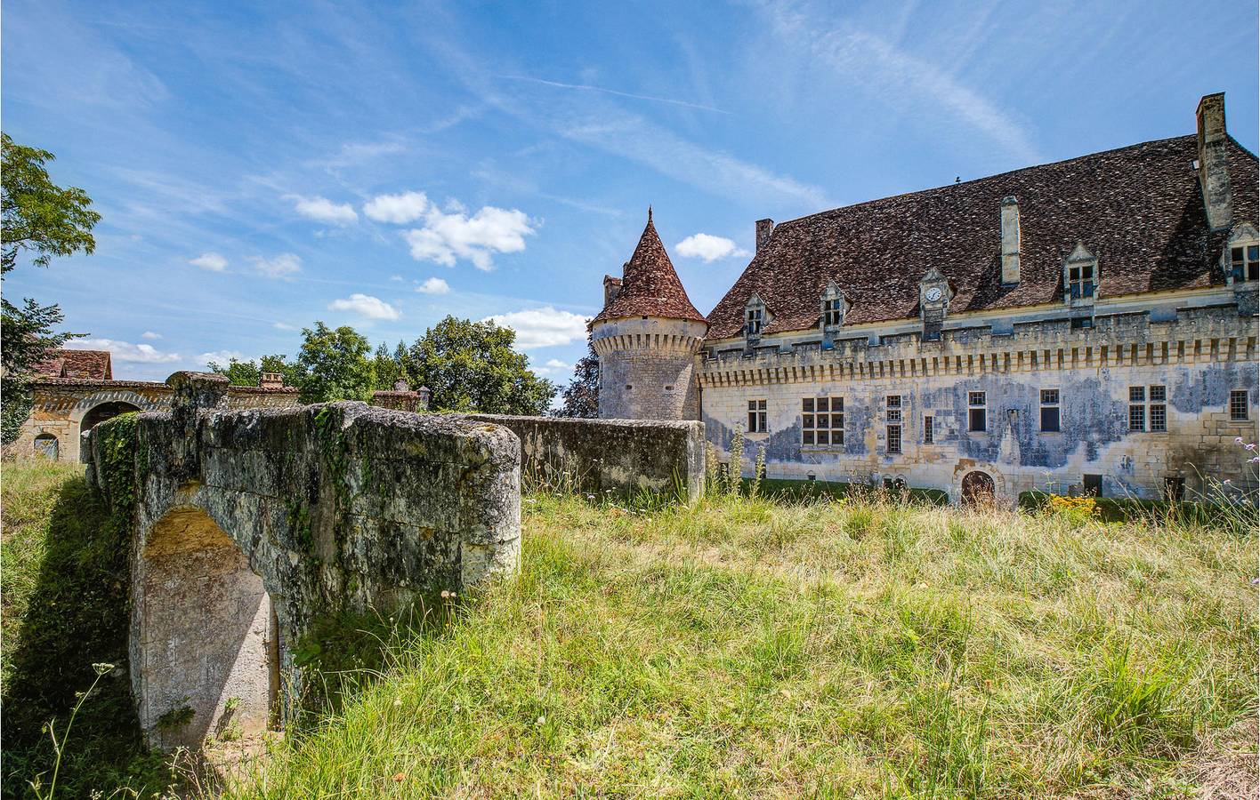 Paradis au bord de la piscine : Une escapade élégante à Saint-Martin in Saint-Martin-des-Combes, Périgord Pourpre