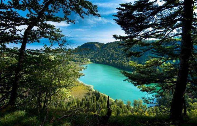 Location de vacances pour 9 personnes, avec Balcon ainsi que Terrasse et Jardin à Champagnole
