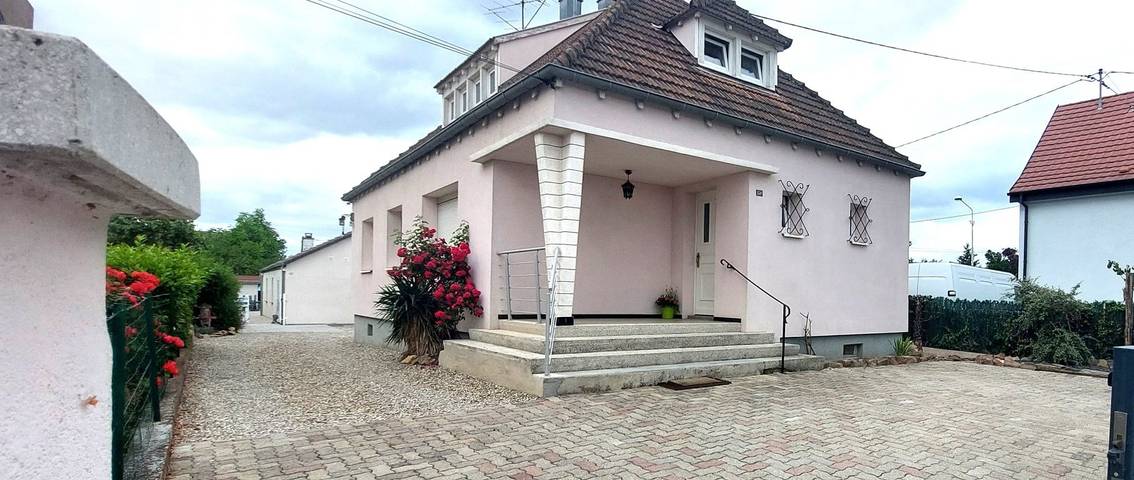 Gîte pour 6 personnes, avec terrasse ainsi que jacuzzi et sauna