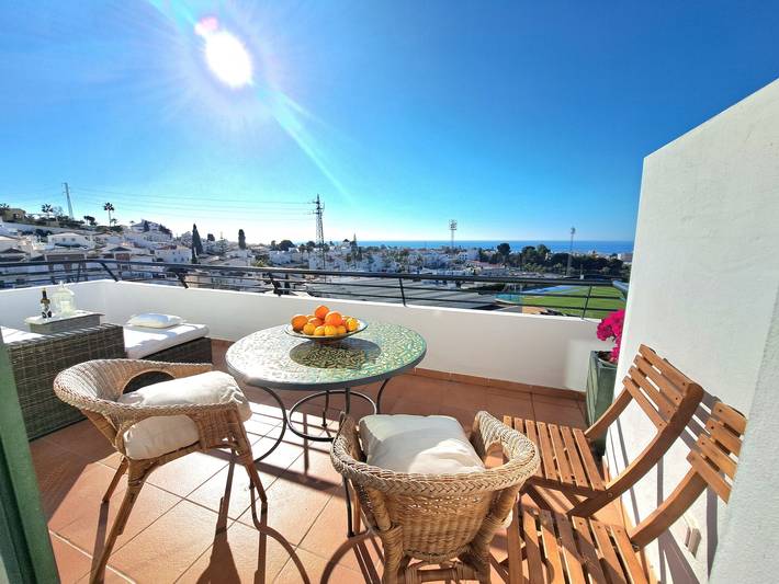 Ganze Wohnung, Ferienwohnung „Paraíso Azul“ mit Meerblick, Gemeinschaftspool (Sommersaison) & Klimaanlage in Nerja, Costa del Sol