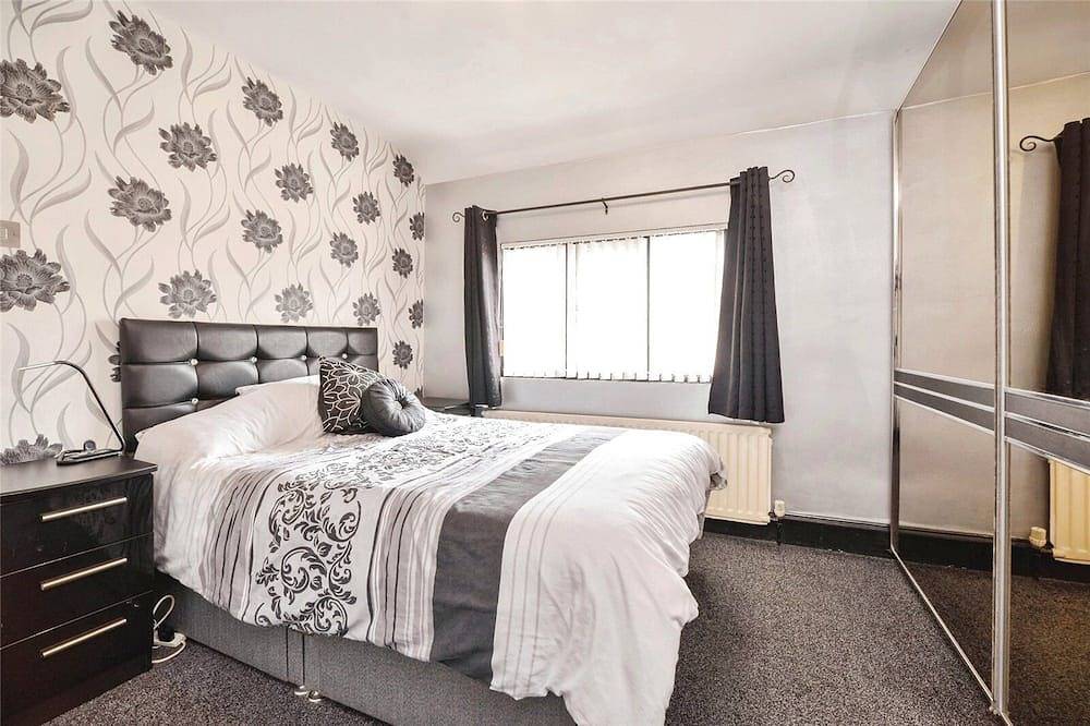 Spacious 3 Bed 2 Baths Free Wifi Central Location in Middlesbrough, North East England