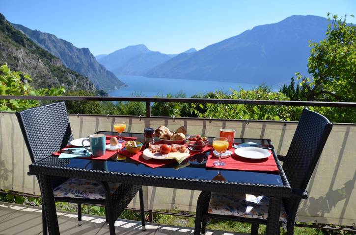 Ferienwohnung für 4 Personen, mit Balkon und Garten in Tremosine