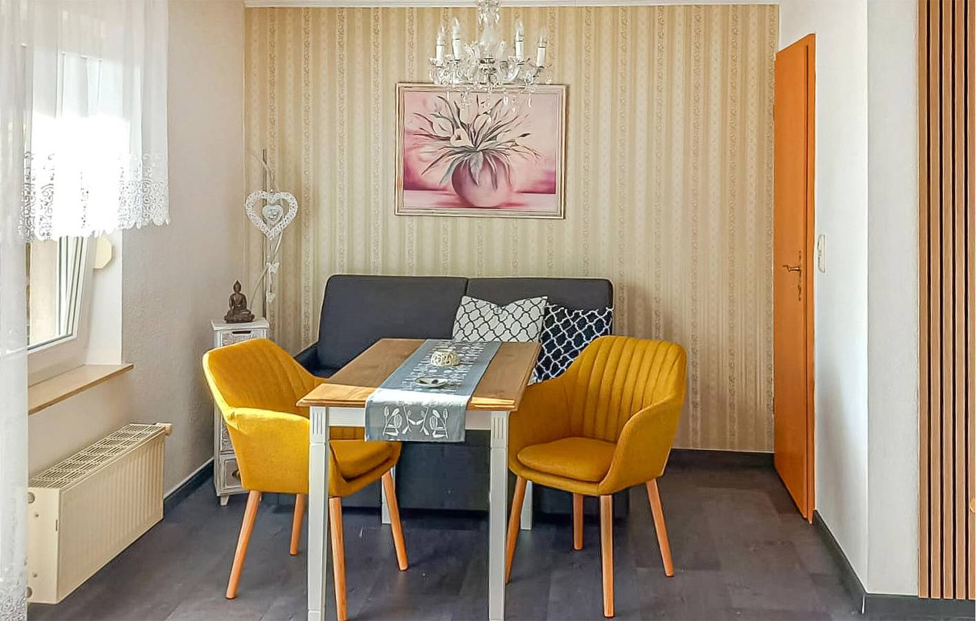 Ganze Ferienwohnung, Gemütliches 2BR Apartment mit Parkplatz, Terrasse & Internet, 2km zum Strand in Dorf Zechlin, Rheinsberg