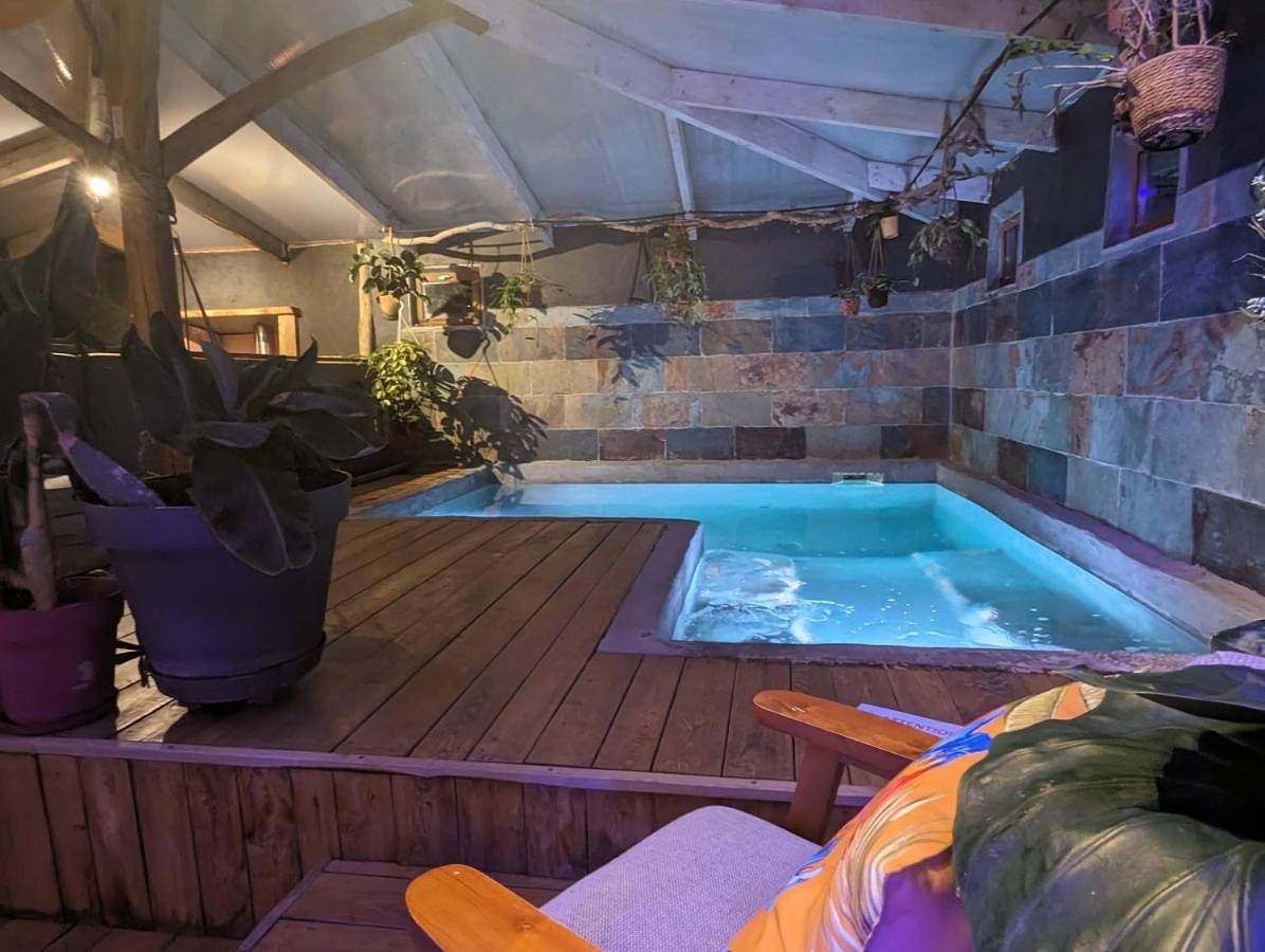 Insolite Bois Cailloux avec Spa in Saint-Remèze, Privas (arrondissement)