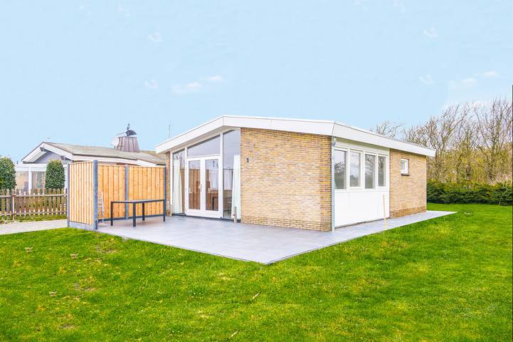 Ferienhaus für 2 Personen, mit Terrasse und Balkon/Terrasse in Julianadorp