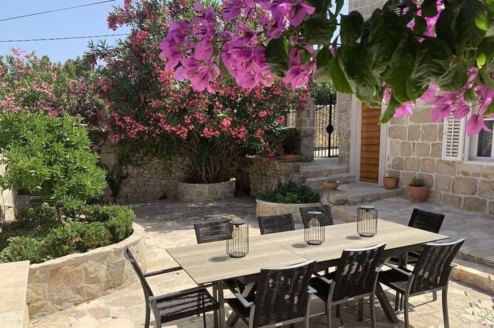 Villa for 8 people, with terrace and garden in Cavtat