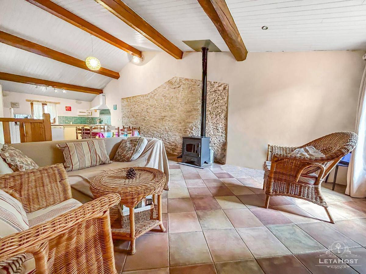 Charme rustique avec jardin privé "Au Pastel" in Soupex, Région de Carcassonne