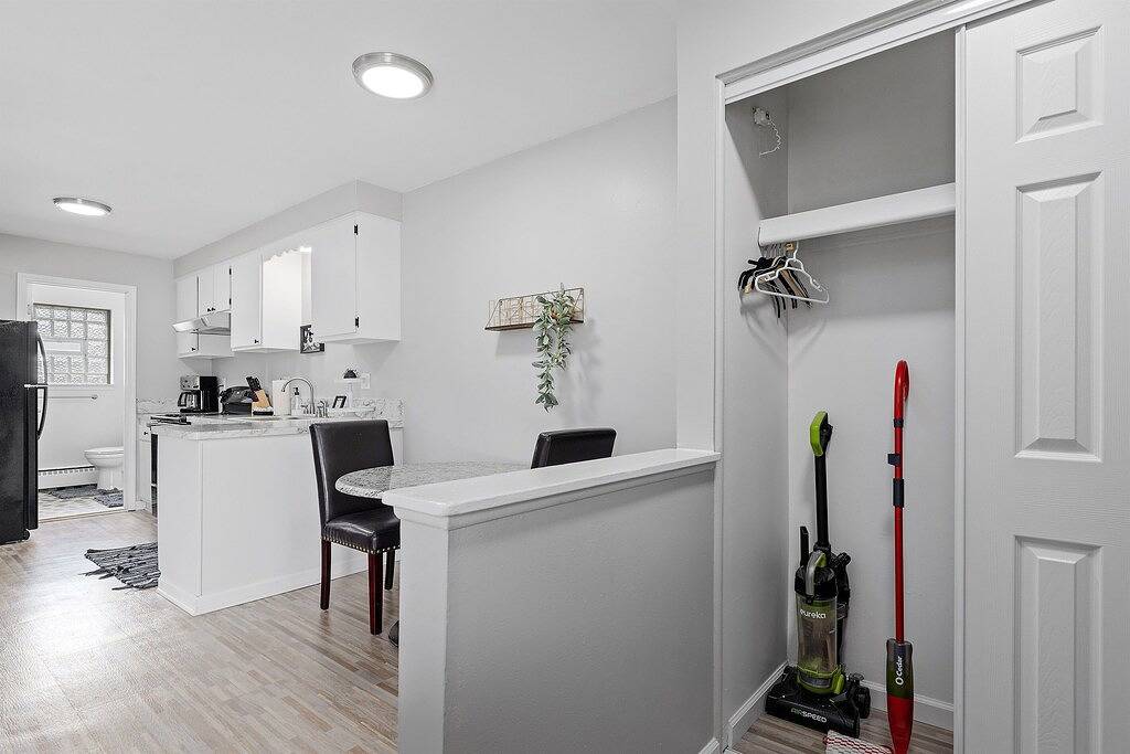 Ganze Wohnung, Cozy 1Br by Downtown Mt.Clemens | Hollywood Suites in Mount Clemens, Lake St. Clair