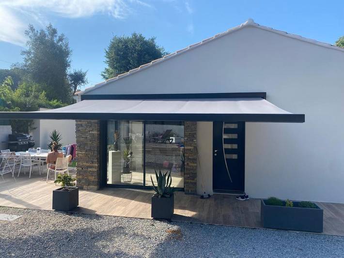 Location de vacances pour 6 personnes, avec terrasse et piscine à Poulx - 2