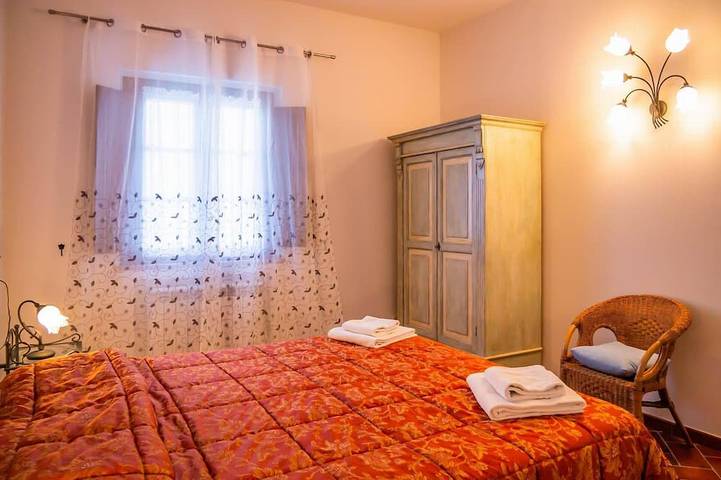 Appartamento intero, Alloggio nel cuore di Toscana,piscina,piscina per bambini,A/C,barbecue,3 pers in Montaione, Firenze province