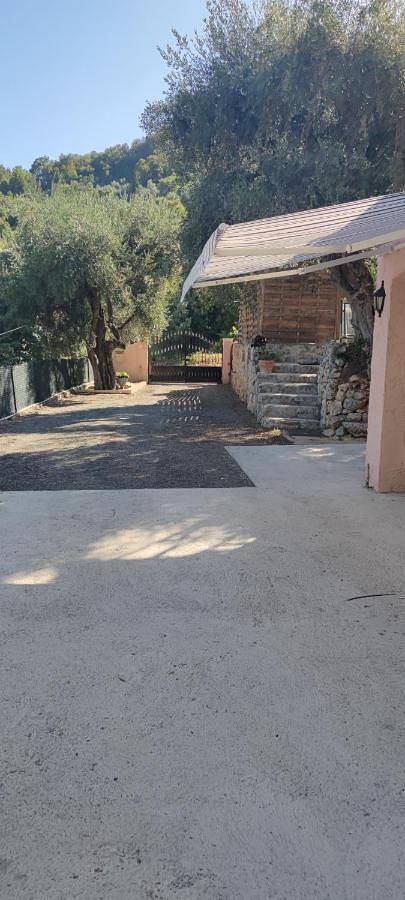 Location de vacances pour 4 personnes, avec terrasse ainsi que jardin et vue à Le Broc - 2