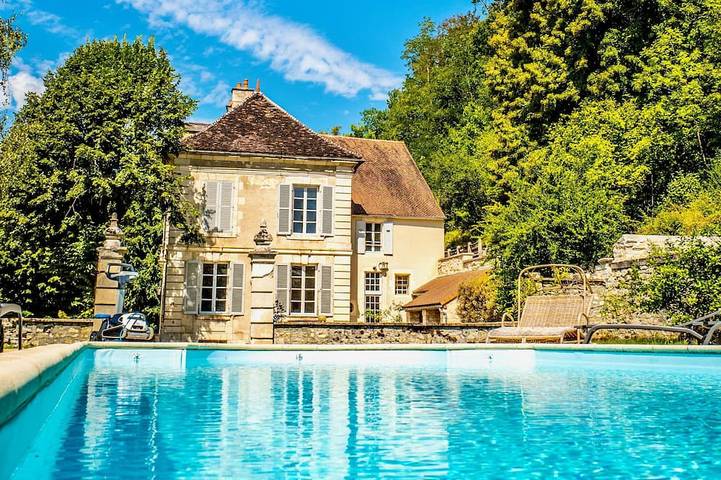 Location de vacances pour 12 personnes, avec Terrasse et Jardin à Mailly-le-Château