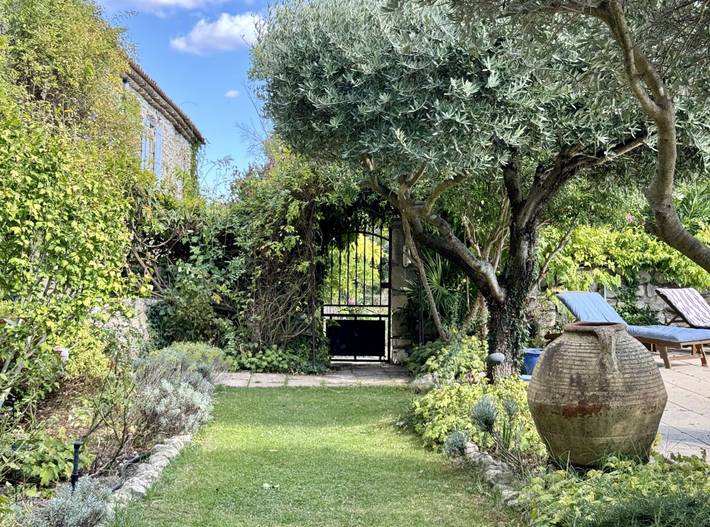 Gîte pour 12 personnes, avec piscine ainsi que jardin et balcon à Lussan - 3