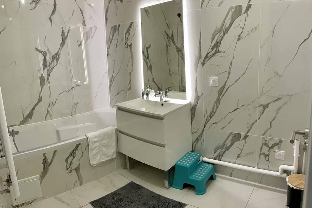 Entire apartment, Cozy Apartment in Cergy à Proximité de Paris ! in Cergy, Val-d'Oise