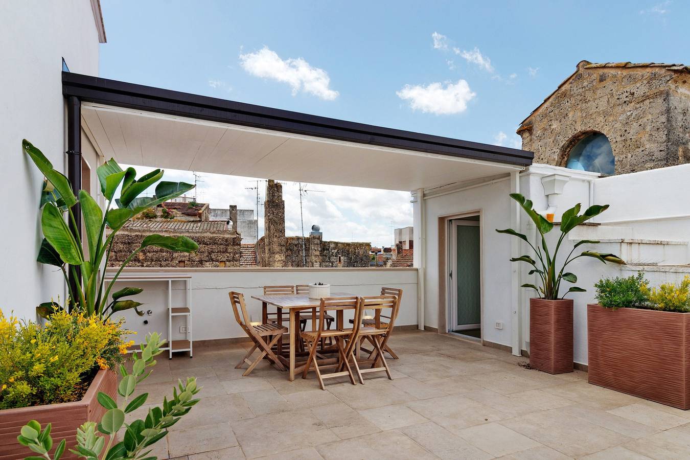 Appartamento intero, Suite con Terrazza Privata, Wi-Fi e Aria Condizionata in Gioia del Colle, Provincia di Bari