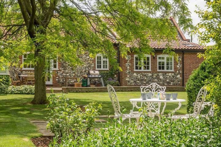Cottage for 7 people, with garden in Thornham
