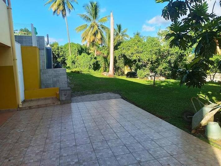 Location de vacances pour 2 personnes, avec jardin ainsi que vue et piscine à Saint-Esprit (homonymie) - 4