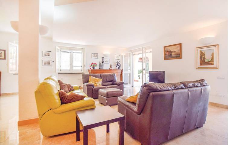 Ferienhaus für 13 Personen, mit Garten und Terrasse, kinderfreundlich in Kalabrien - 4