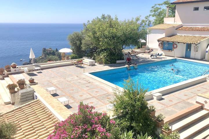 Hôtel pour 10 personnes, avec jardin et piscine