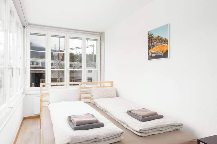 Ganze Wohnung, 3Br Spiez Center Apt, Parking & Balcony near Interlaken in Spiez, Thunersee