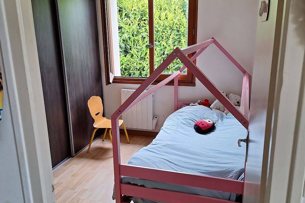 Charming house sleeps 5, 6 km from beaches. in Angles, Vendée