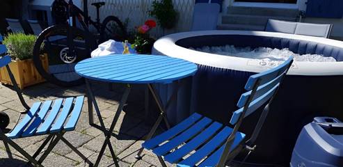 Gîte pour 14 personnes, avec jacuzzi ainsi que jardin et terrasse, animaux acceptés dans le Doubs