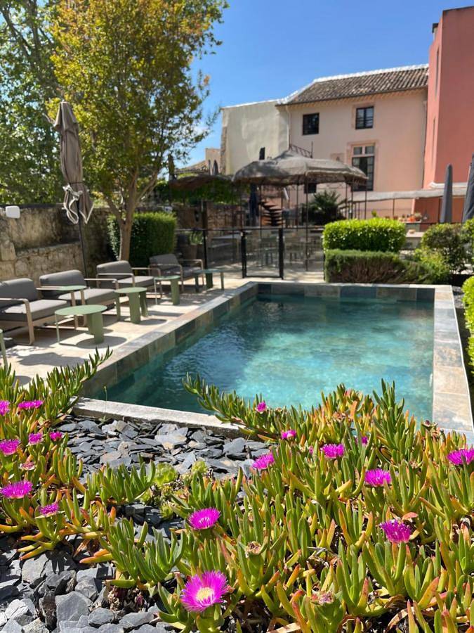 Le Victoria Boutique Hôtel - Charme au coeur du village historique - Accueil Vélo - Séminaire - Bar Lounge - Piscine in Saint-Paul-Trois-Châteaux, Région de nyons