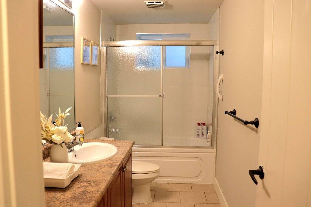 Ganze Wohnung, 2 Beds suite near Metrotown and Skytrain in Burnaby, British-Columbia