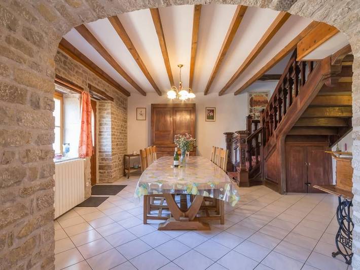 Grosses Steinhaus mit überdachtem Pool und Spa, Haustiere erlaubt in Pouillenay, Montbard und Umgebung