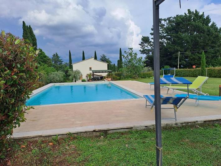 Ferienwohnung für 7 Personen, mit Balkon und Terrasse sowie Garten und Pool