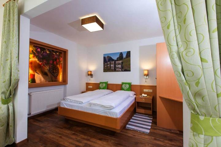 Hôtel pour 2 personnes, avec piscine ainsi que sauna et jardin à Villabassa - 4